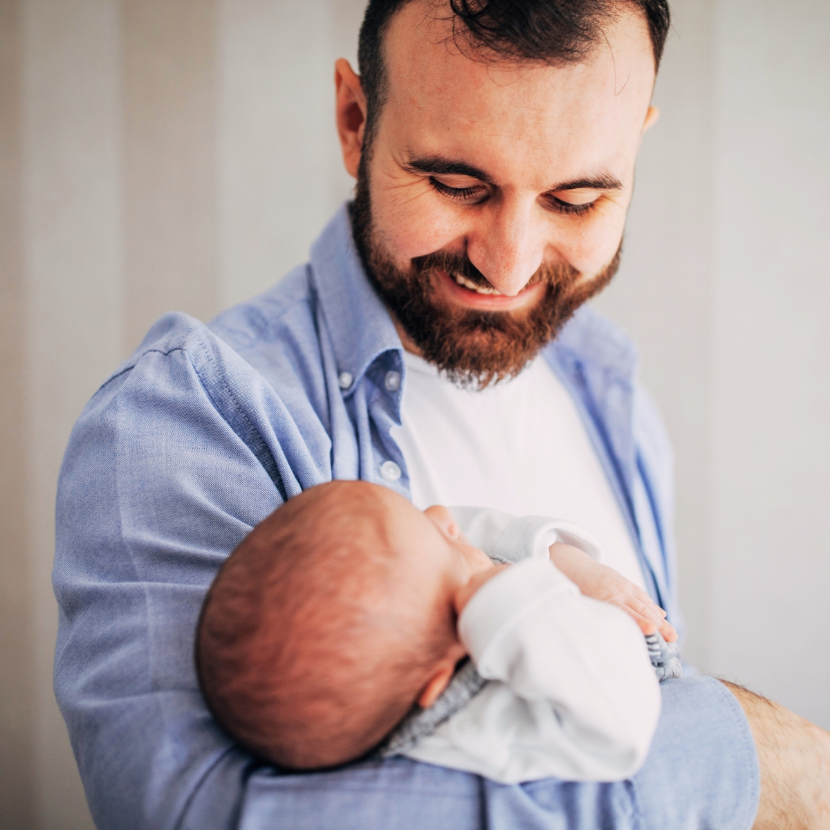 IBCLC lactation consultant assisting a mother and newborn with breastfeeding in Atlanta